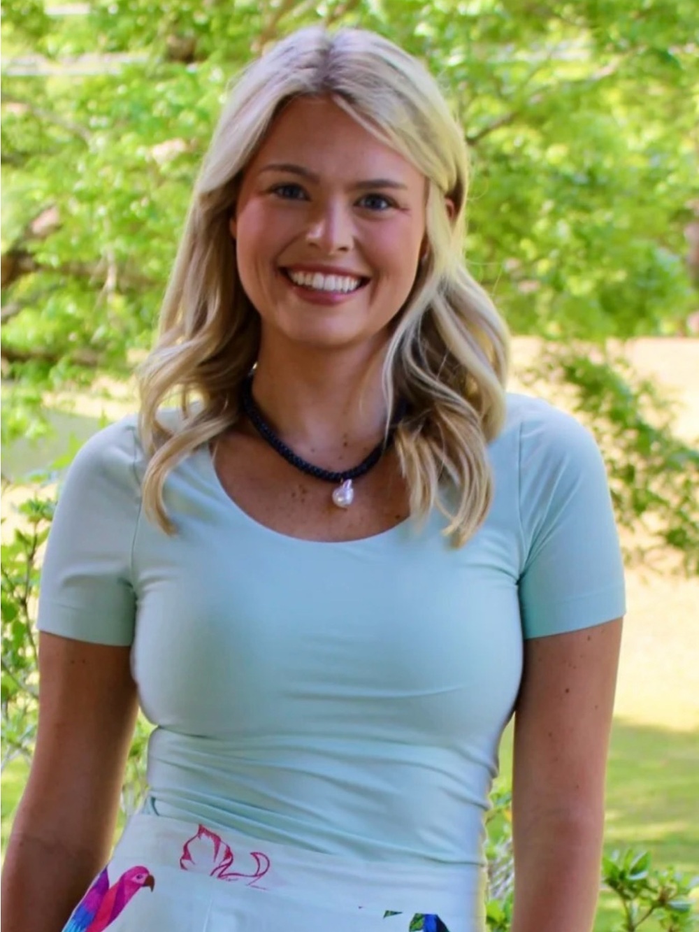 Women’s Scoop Neck Short Sleeve Top in Light Blue